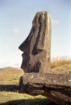 RapaNui-RanoRaraku-StehenderRiese